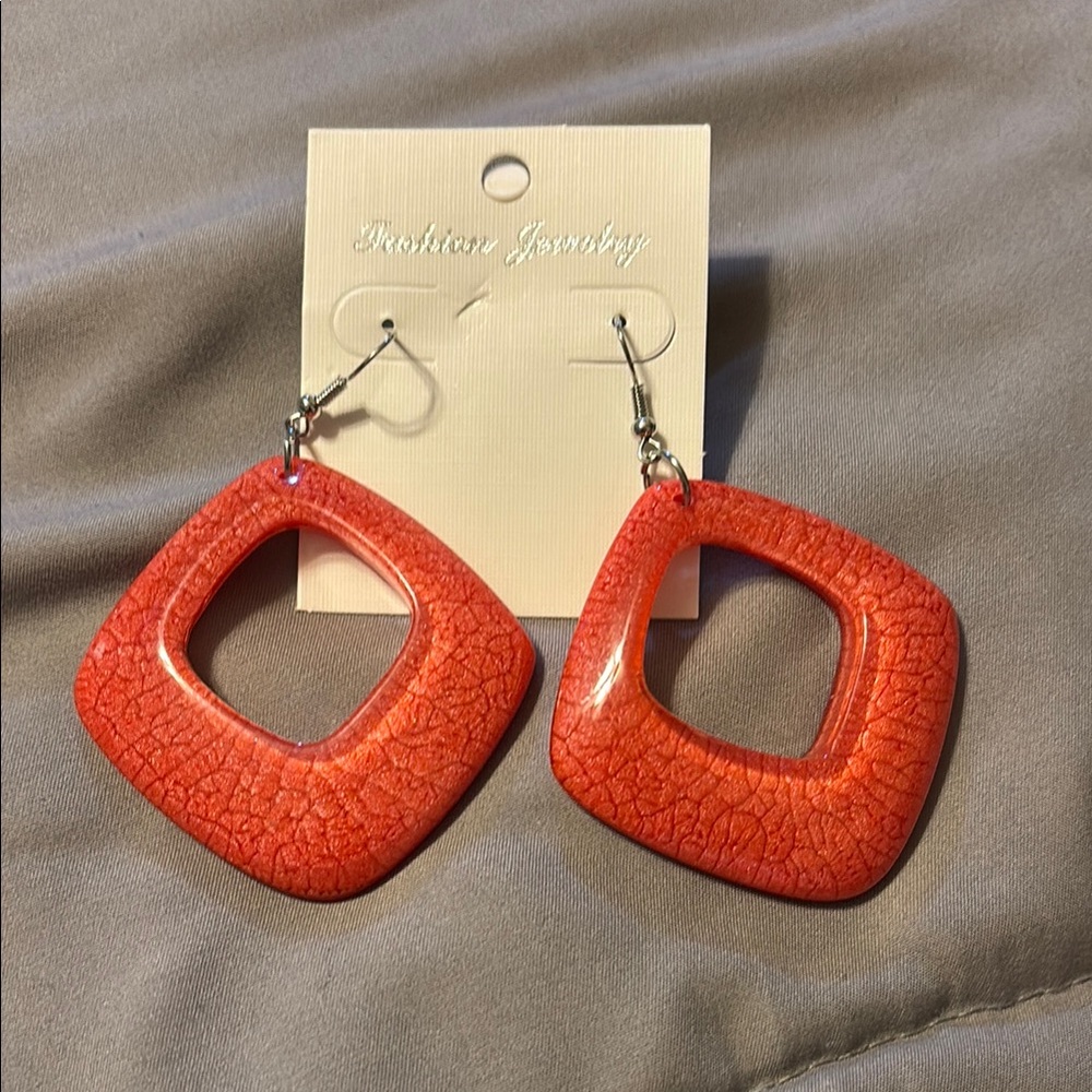 Fashion Jewelry Coral Square Earrings - Picture 2 of 2